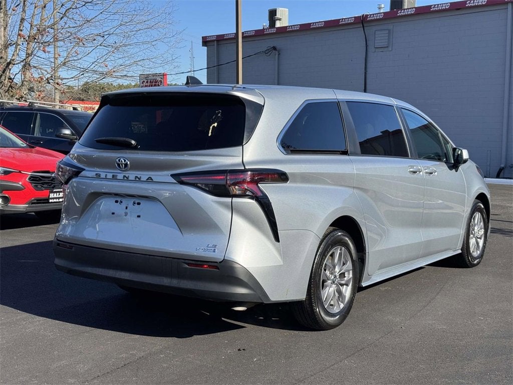 2024 Toyota Sienna LE