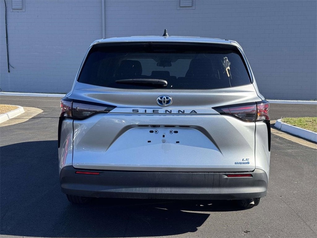 2024 Toyota Sienna LE