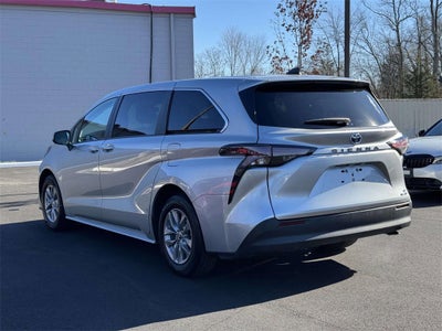 2024 Toyota Sienna LE