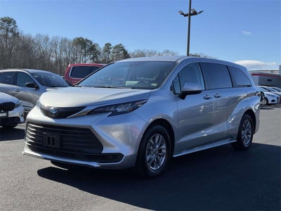 2024 Toyota Sienna LE
