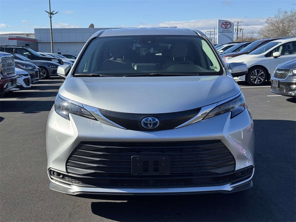 2024 Toyota Sienna LE