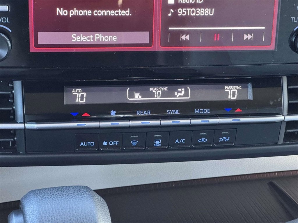 2024 Toyota Sienna LE