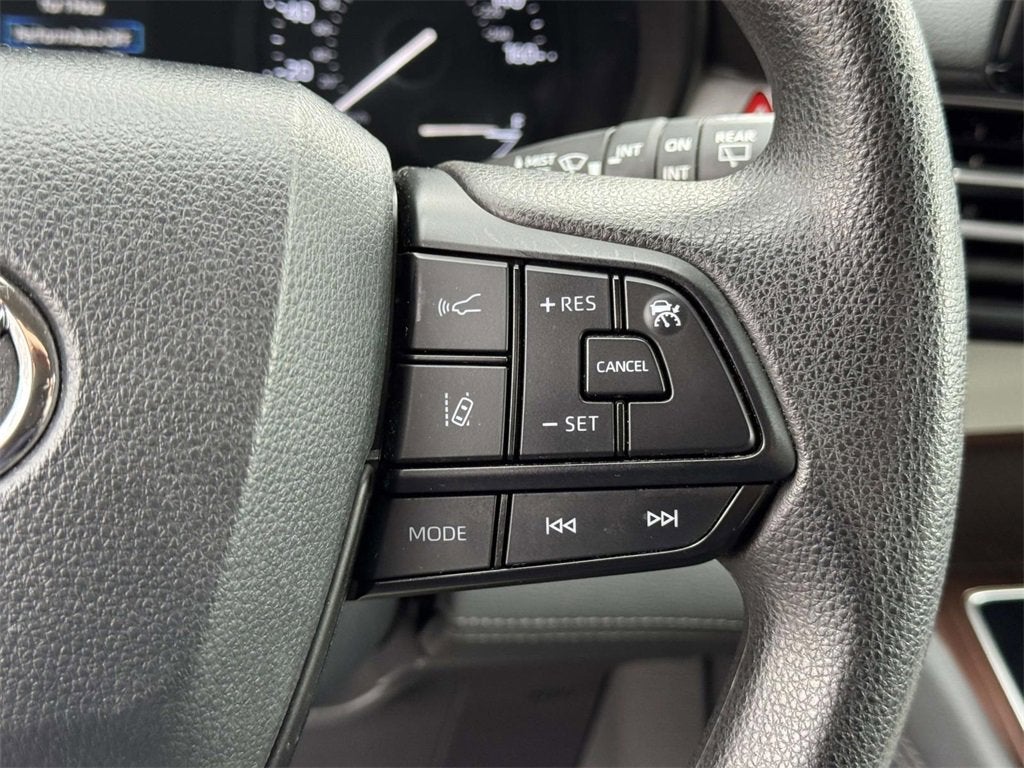 2024 Toyota Sienna LE