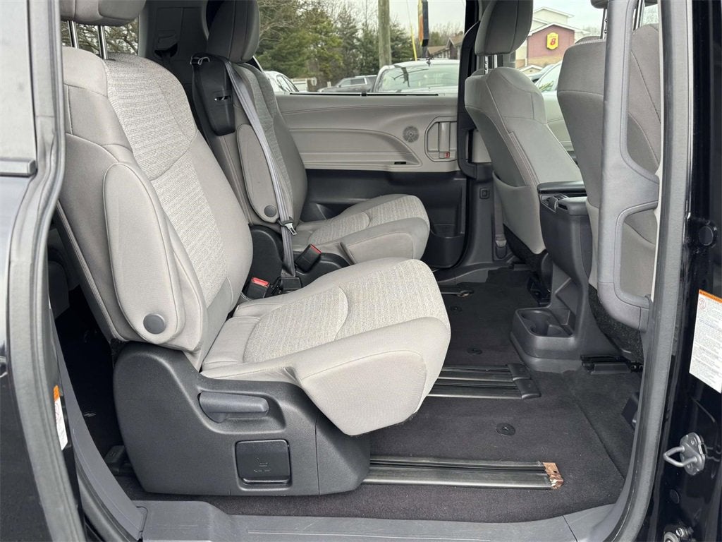 2024 Toyota Sienna LE