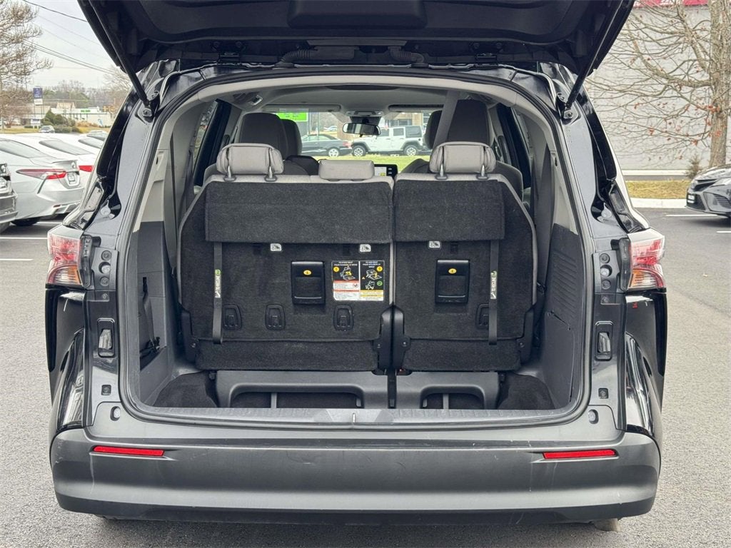 2024 Toyota Sienna LE