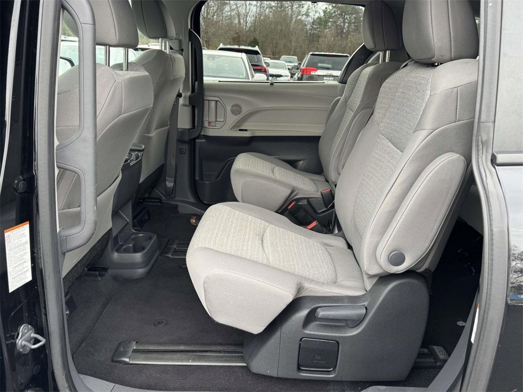 2024 Toyota Sienna LE
