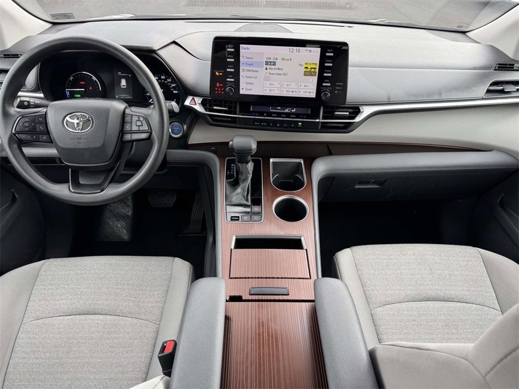 2024 Toyota Sienna LE