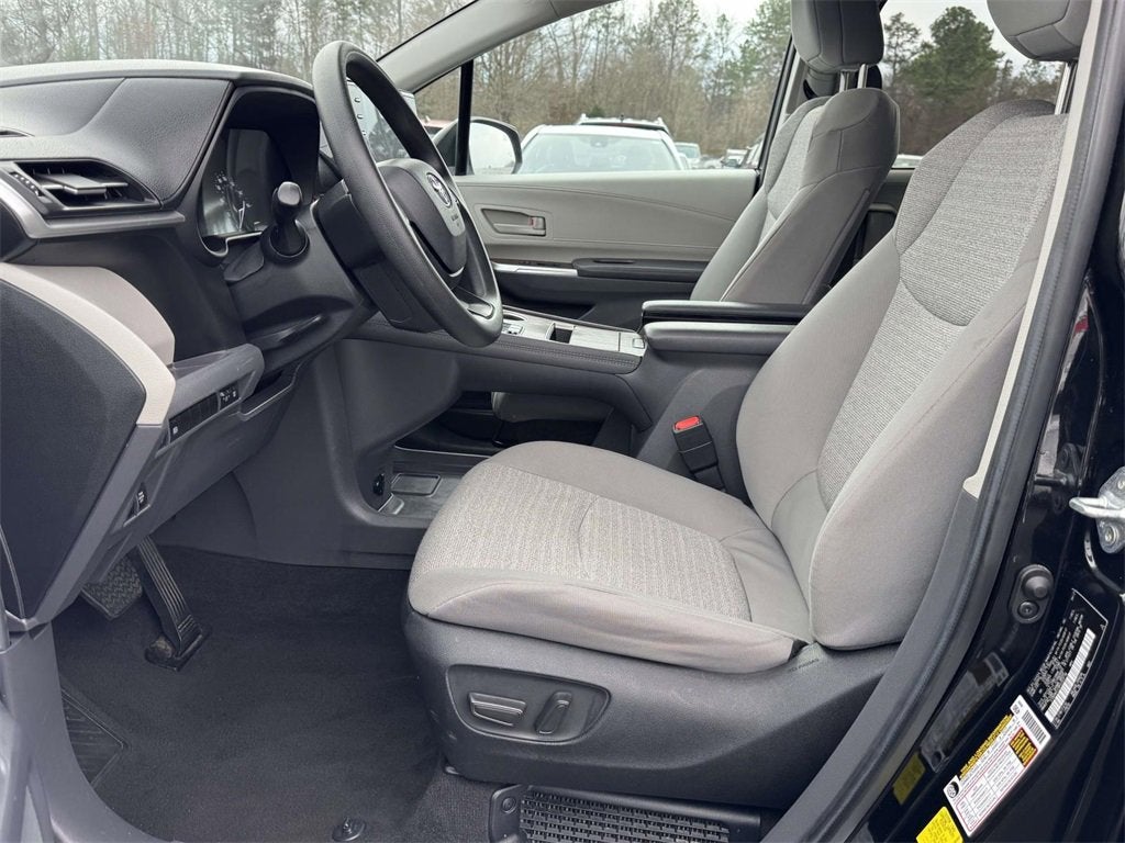 2024 Toyota Sienna LE
