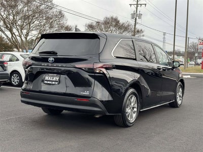 2024 Toyota Sienna LE