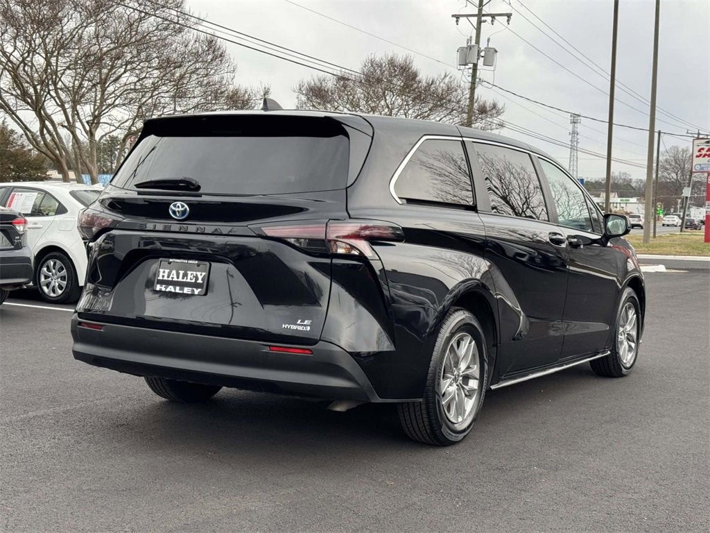 2024 Toyota Sienna LE