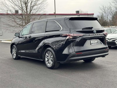 2024 Toyota Sienna LE