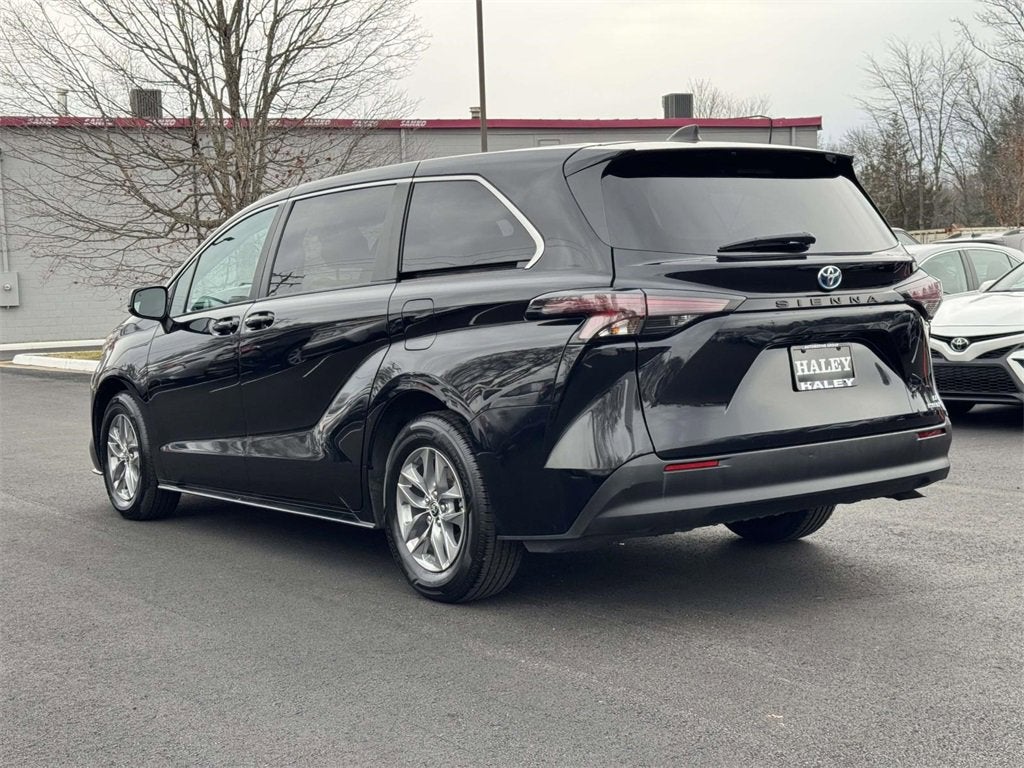 2024 Toyota Sienna LE