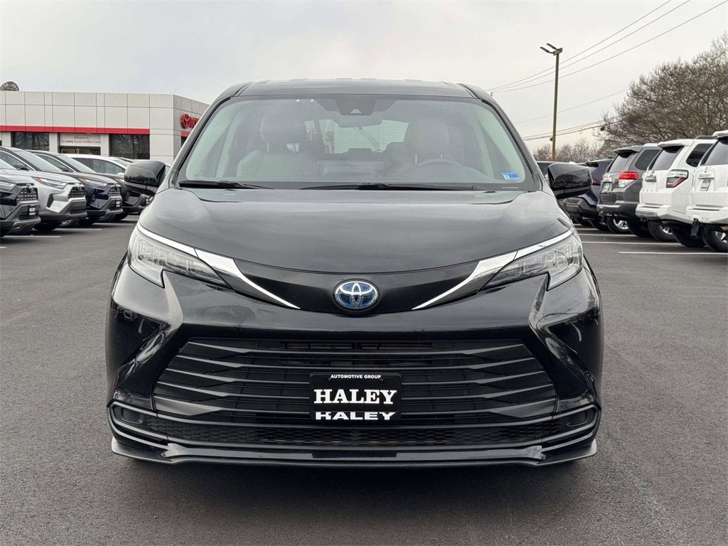 2024 Toyota Sienna LE