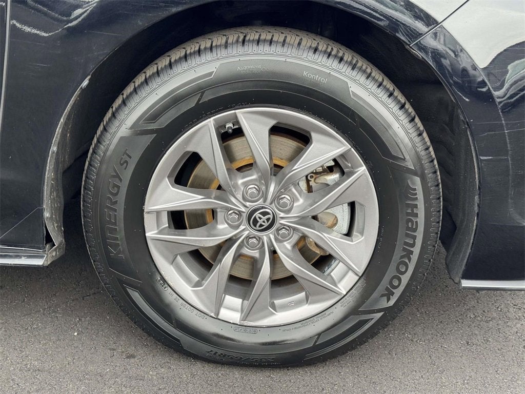 2024 Toyota Sienna LE