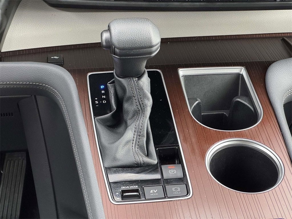 2024 Toyota Sienna LE