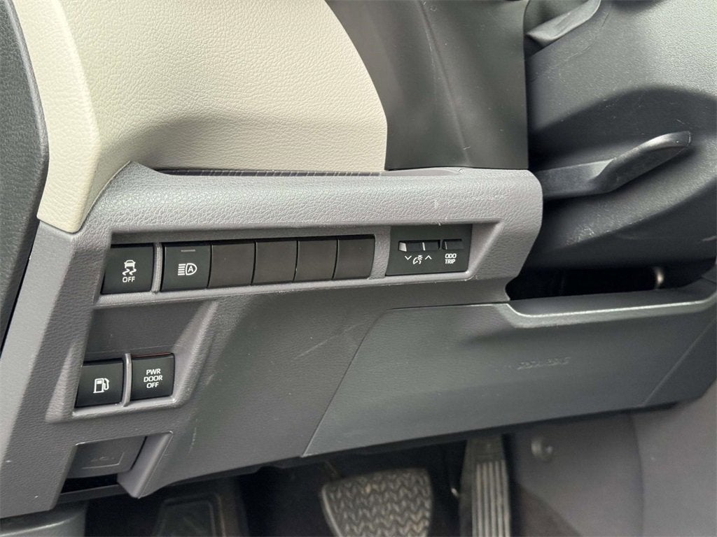 2024 Toyota Sienna LE