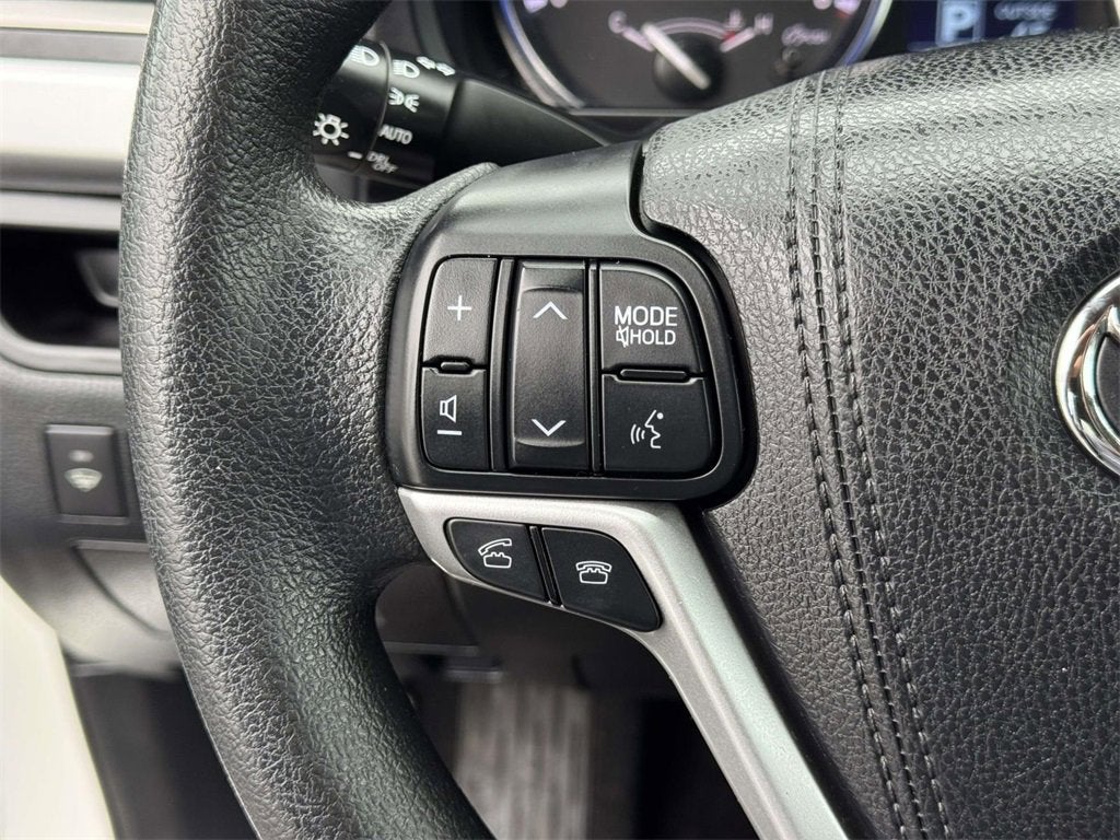 2016 Toyota Highlander LE