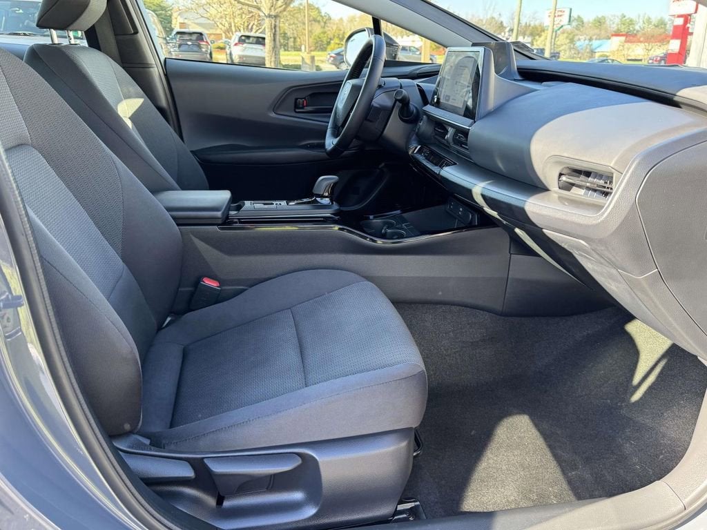 2025 Toyota Prius LE