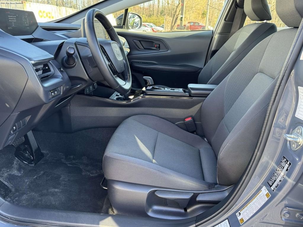 2025 Toyota Prius LE