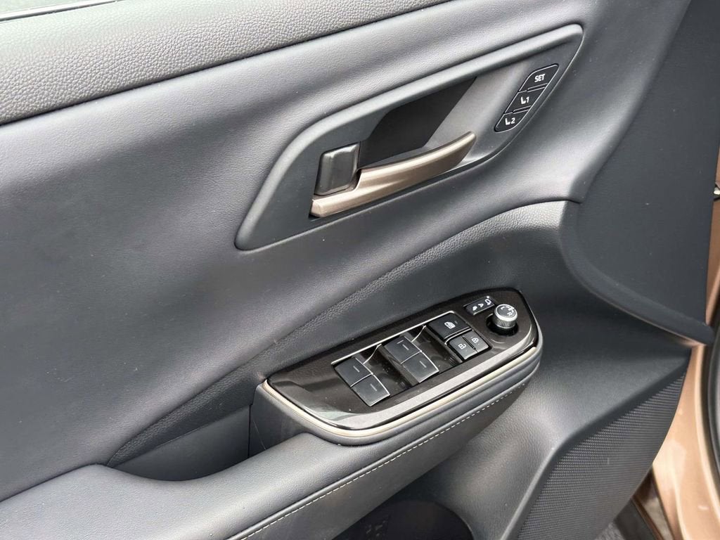 2025 Toyota Crown Platinum