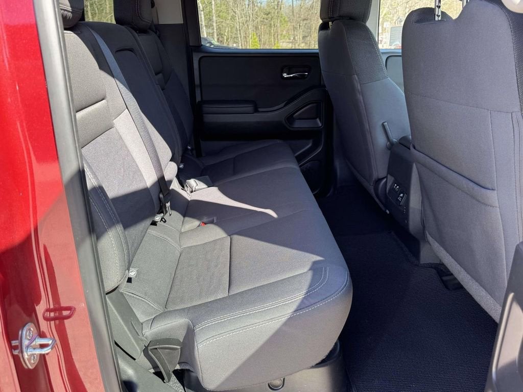 2024 Nissan Frontier SV