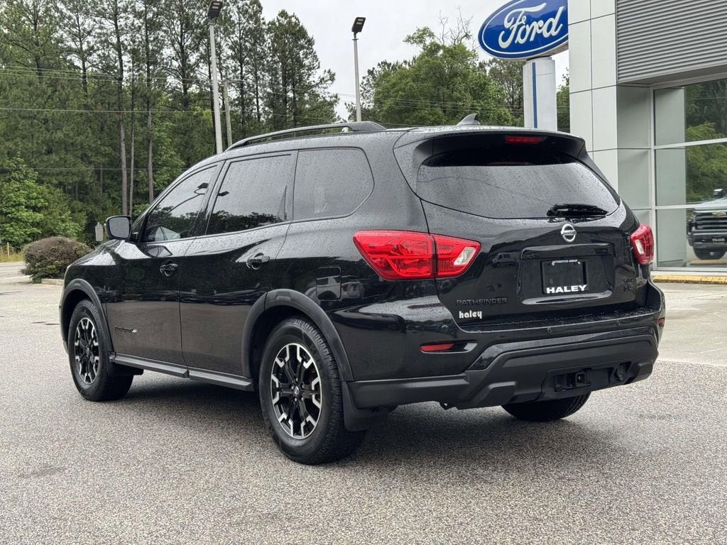 2020 Nissan Pathfinder SL