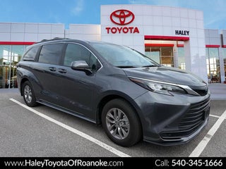 2025 Toyota Sienna LE