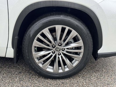 2023 Toyota Highlander Platinum