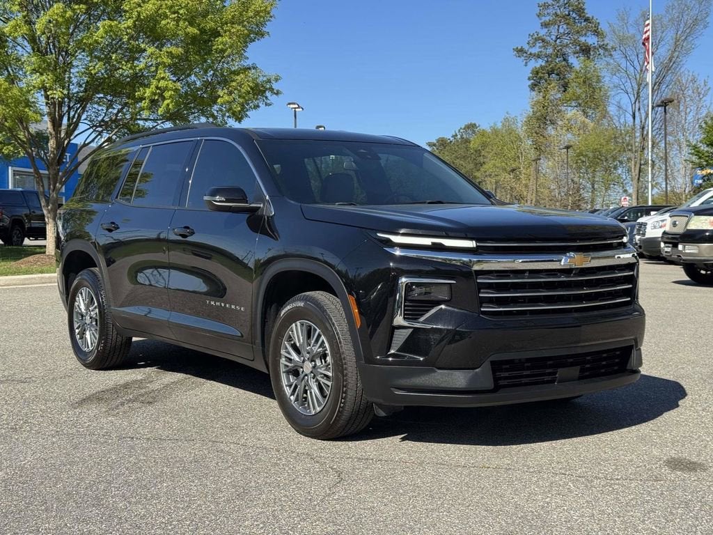 2025 Chevrolet Traverse LT