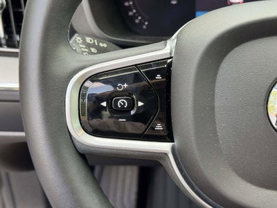 2022 Volvo XC60 B6 R-Design