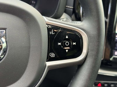 2022 Volvo XC60 B6 R-Design