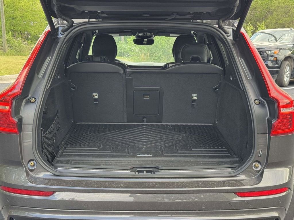 2022 Volvo XC60 B6 R-Design