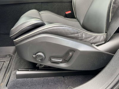 2022 Volvo XC60 B6 R-Design