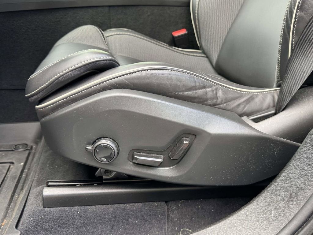 2022 Volvo XC60 B6 R-Design