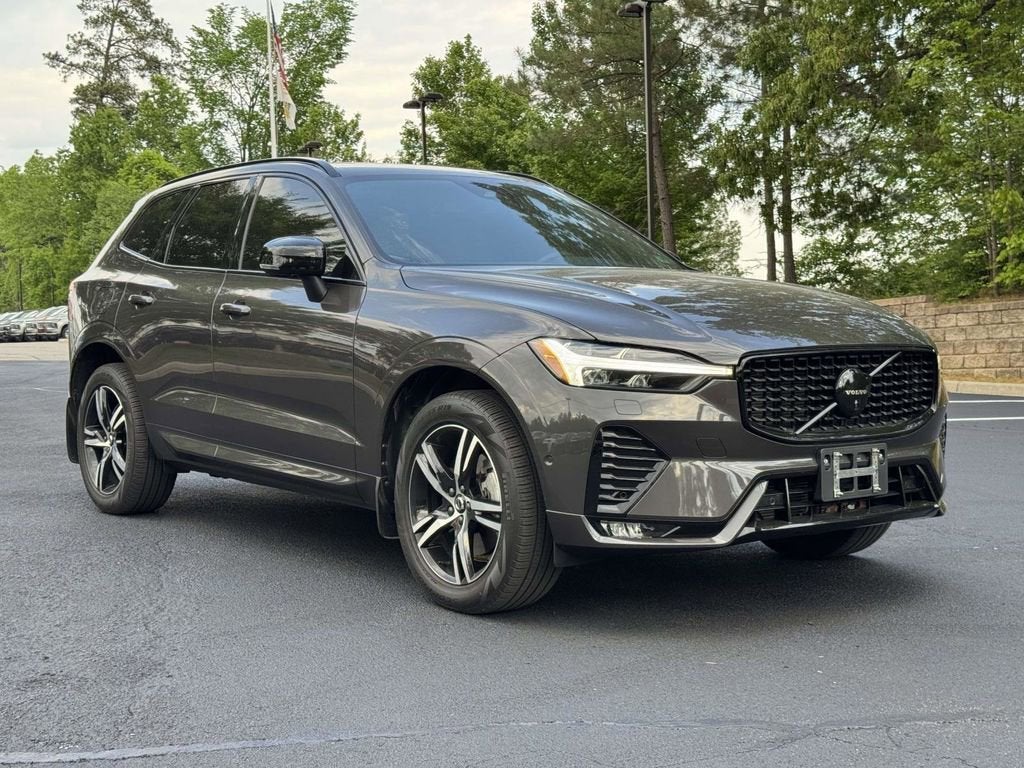 2022 Volvo XC60 B6 R-Design