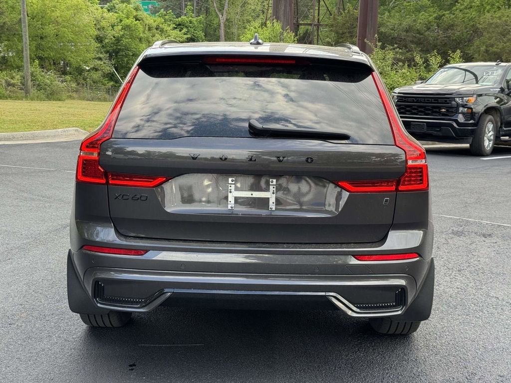 2022 Volvo XC60 B6 R-Design