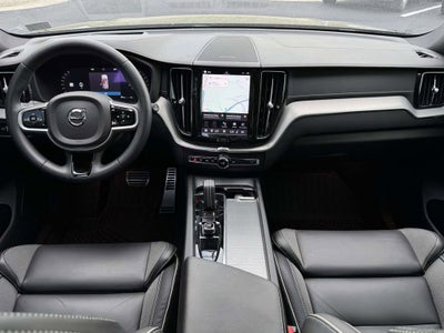 2022 Volvo XC60 B6 R-Design