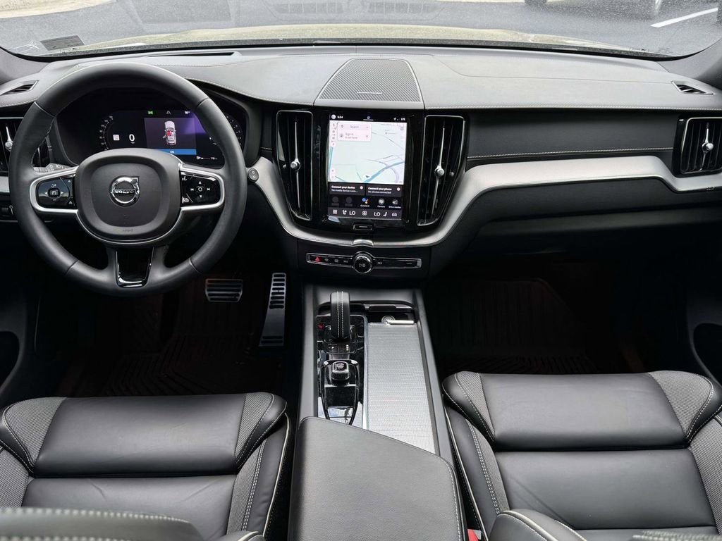 2022 Volvo XC60 B6 R-Design