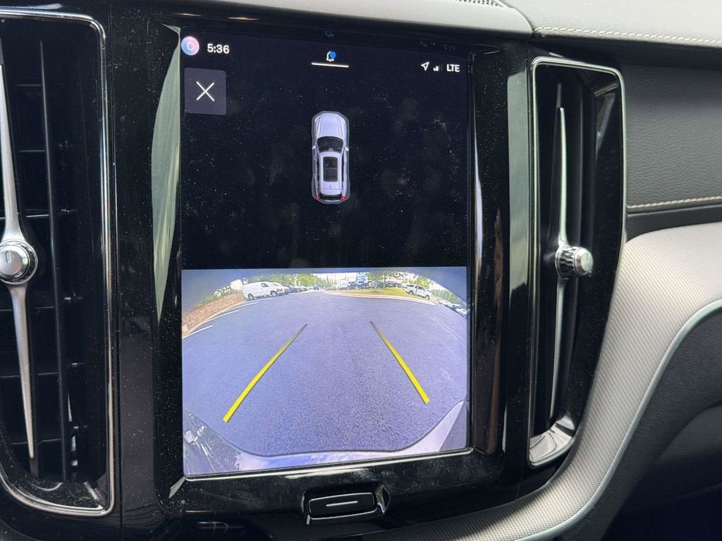 2022 Volvo XC60 B6 R-Design