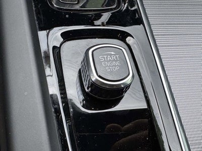 2022 Volvo XC60 B6 R-Design