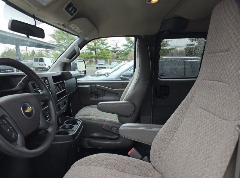 2022 Chevrolet Express 3500 LS Passenger