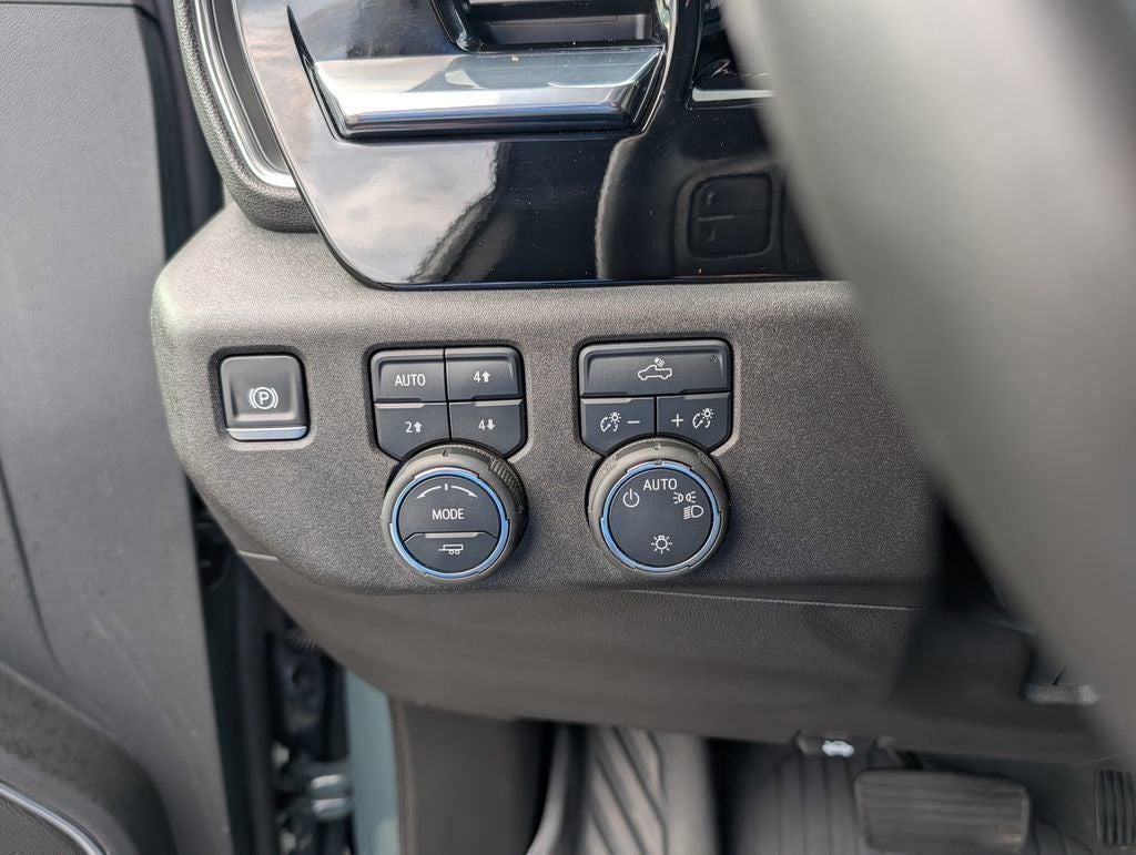 2025 Chevrolet Silverado 1500 LT LT1