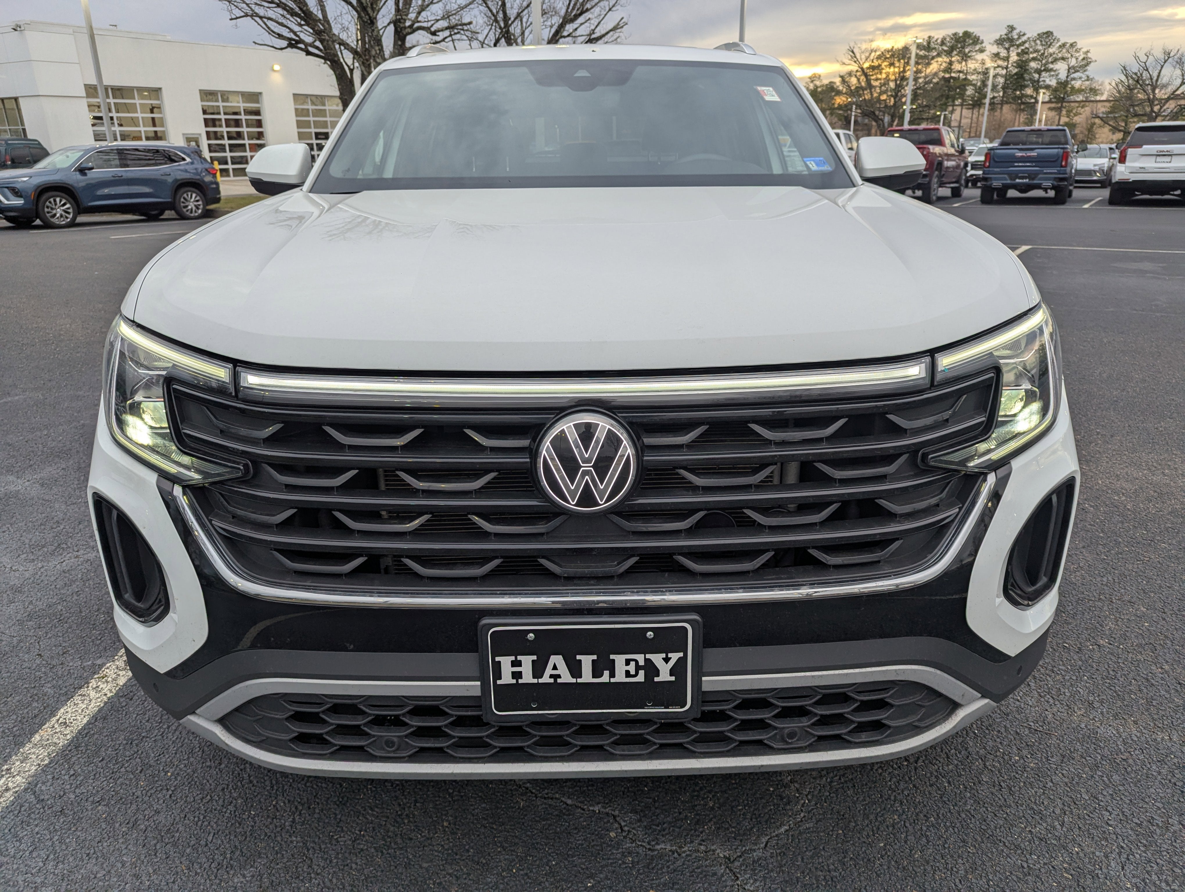 2024 Volkswagen Atlas Cross Sport 2.0T SE w/Technology
