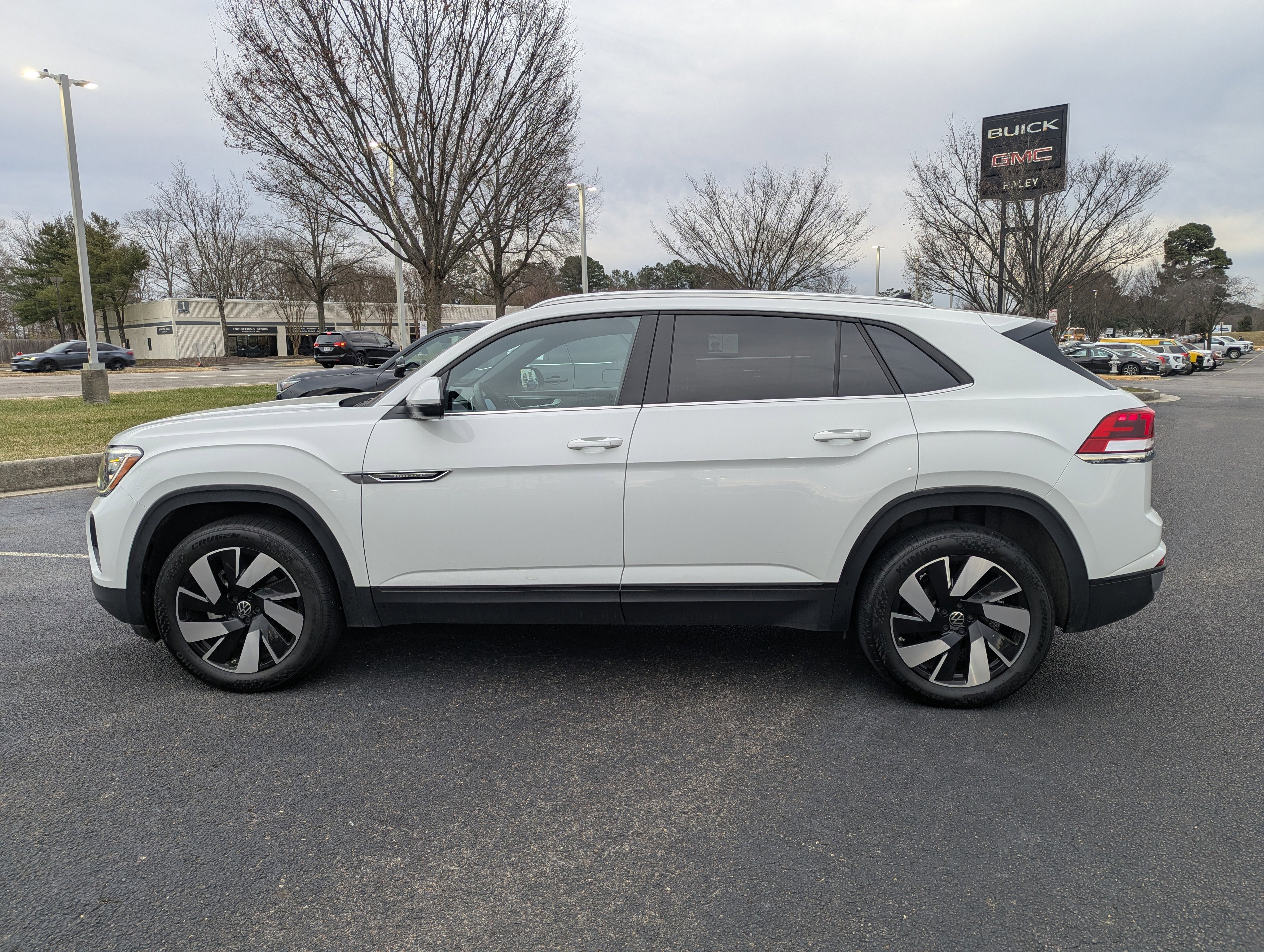 2024 Volkswagen Atlas Cross Sport 2.0T SE w/Technology