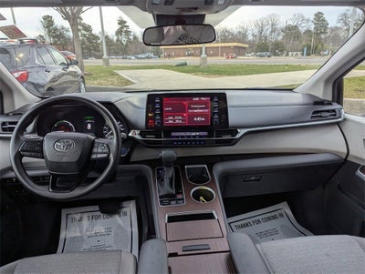 2024 Toyota Sienna LE