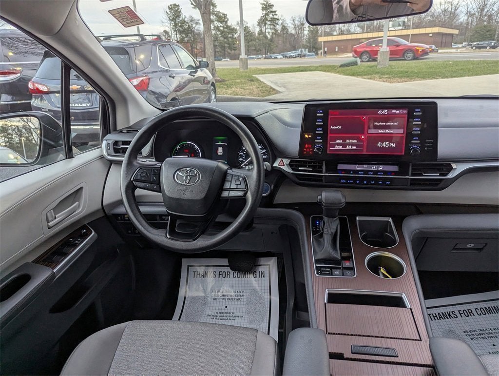 2024 Toyota Sienna LE