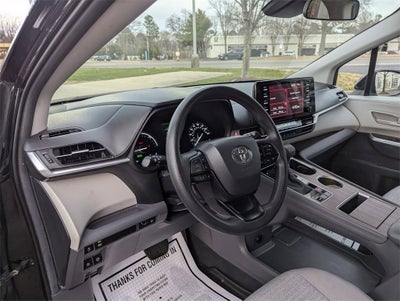 2024 Toyota Sienna LE