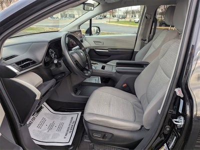 2024 Toyota Sienna LE