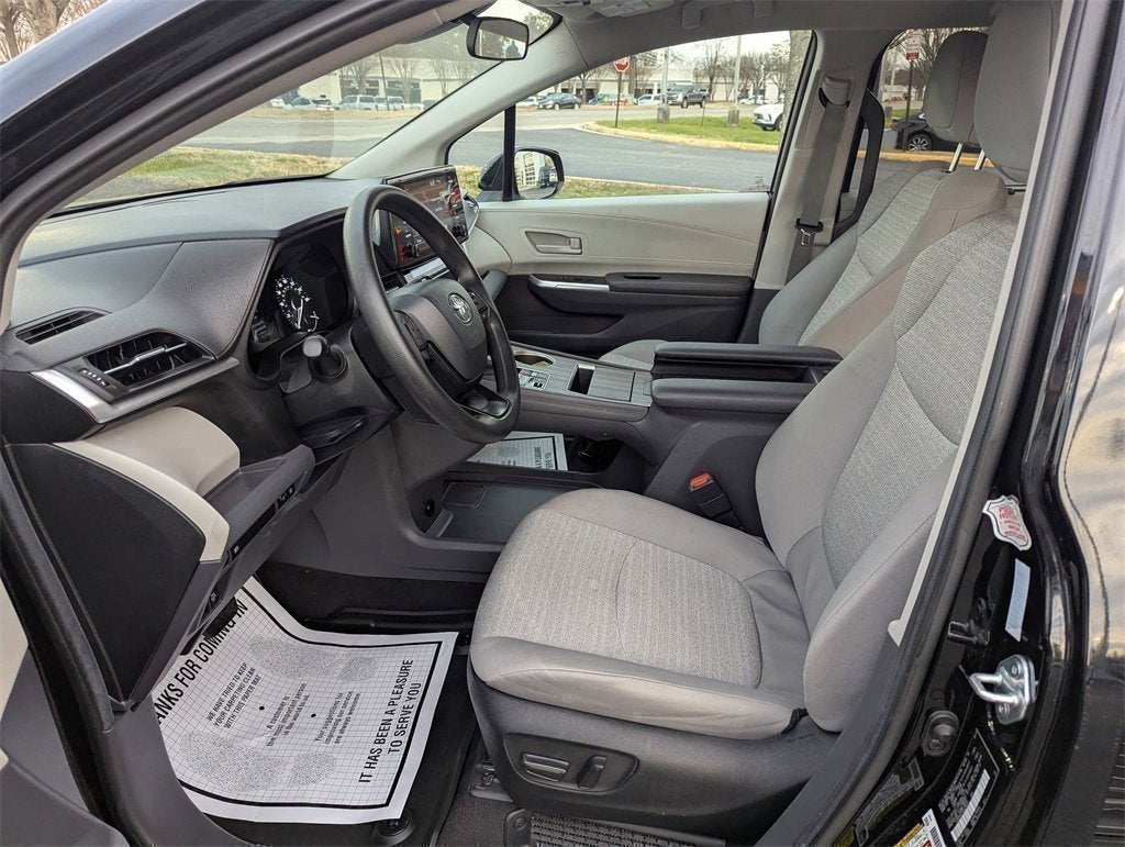 2024 Toyota Sienna LE