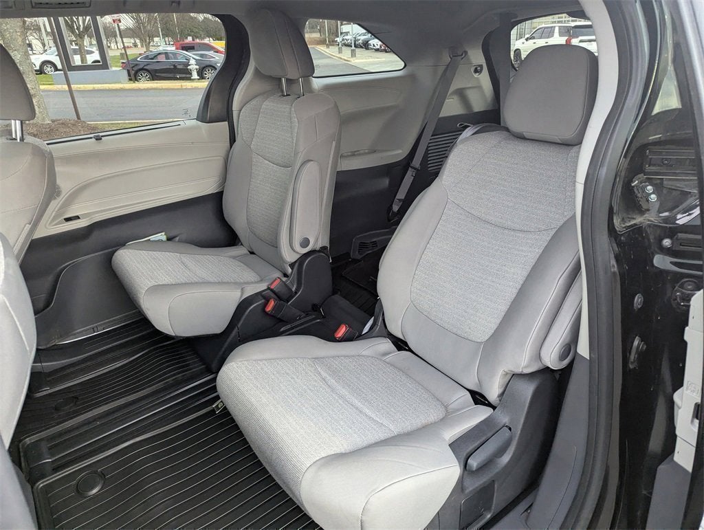 2024 Toyota Sienna LE